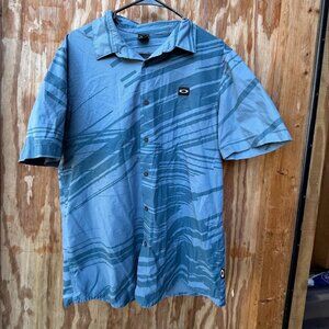 Oakley Blue Patterned Short-Sleeve Button-Down (Size L)